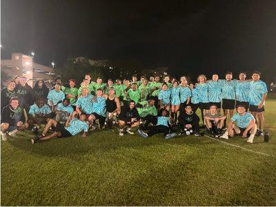 杰克逊维尔大学 Students in football field at night